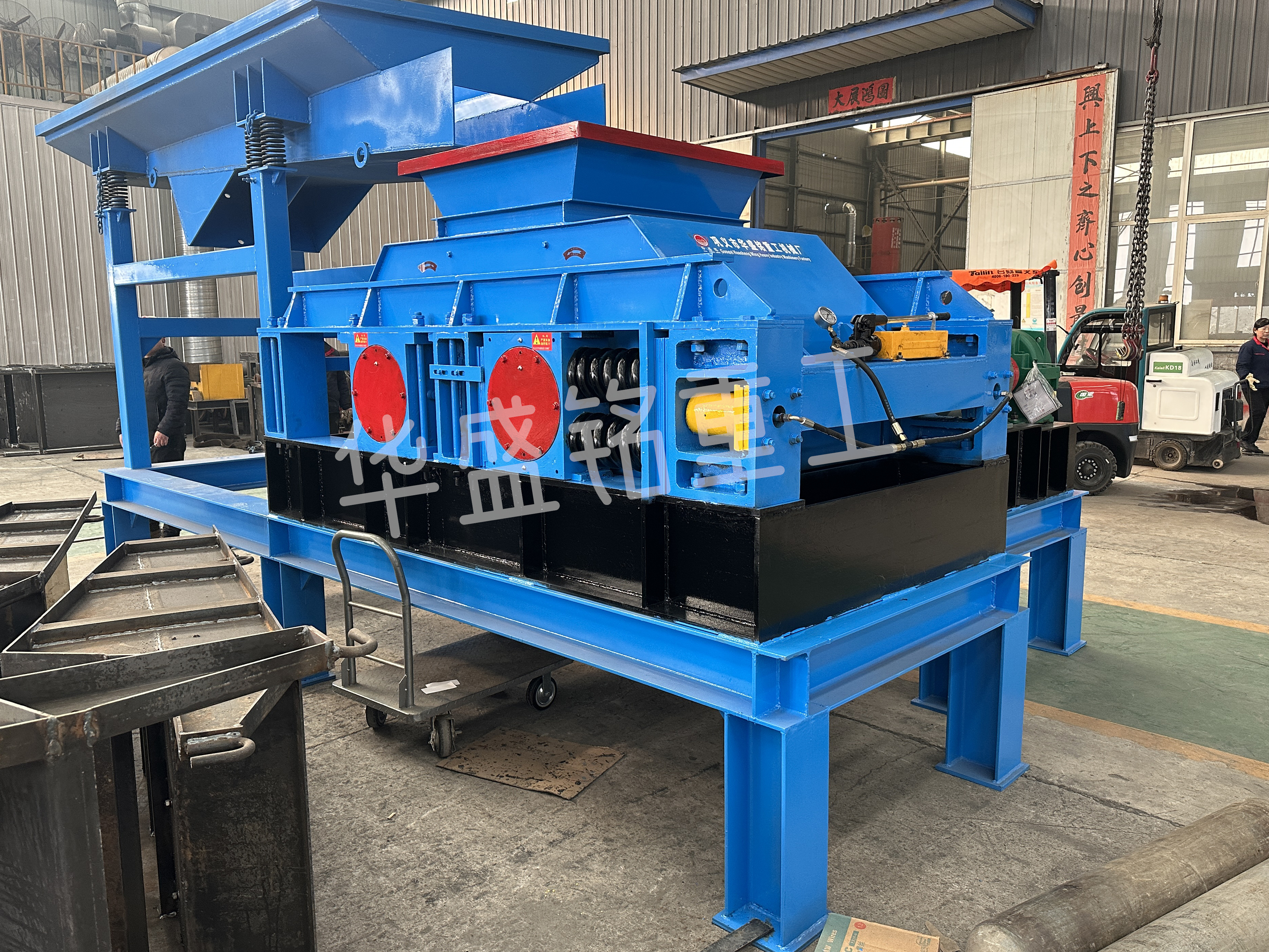 瀝青再生料破碎篩分機,再生料破碎機廠家報價,瀝青再生料破碎生產(chǎn)線全套設(shè)備